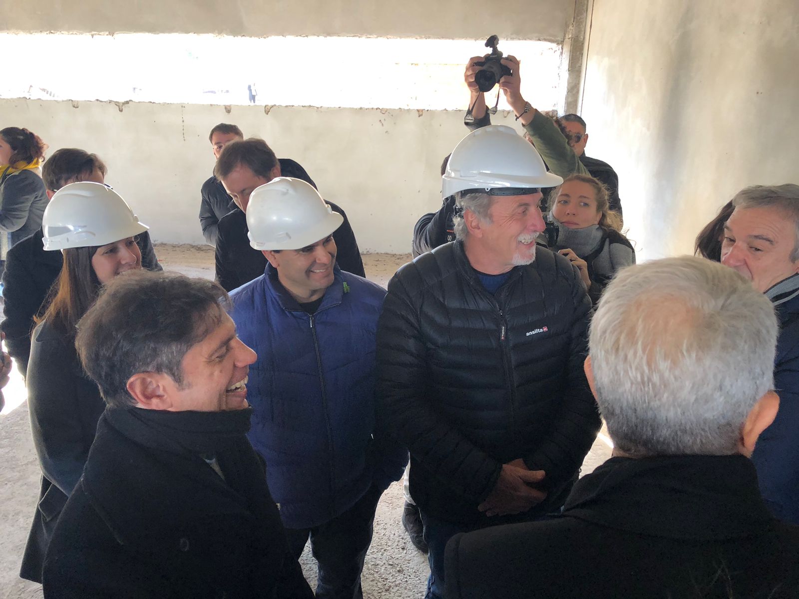 Kicillof en Olavarría entrega de escrituras y visita a obras Canal